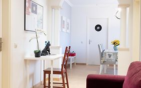 Vinyl Flat Bed & Breakfast - Rooms